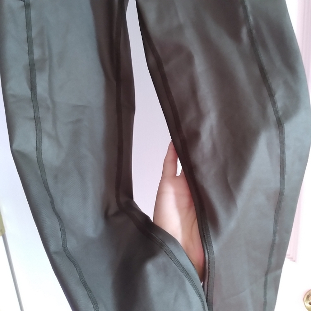 Abercrombie and Fitch Shiny Green High Waisted Contour Leggings - Picture 5 of 6